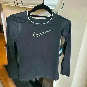 Nike girl’s athletic tee, black, medium